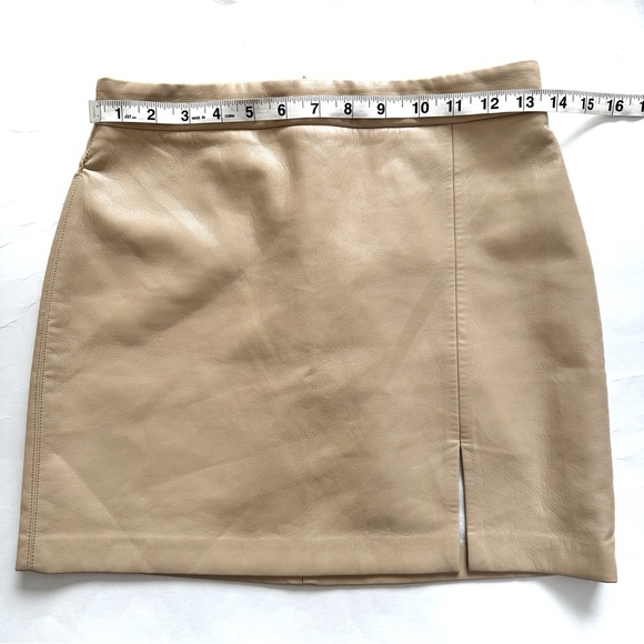 Wilfred Aritzia Patio Mini Skirt Faux Leather in Cream Size 4 - Picture 7 of 15